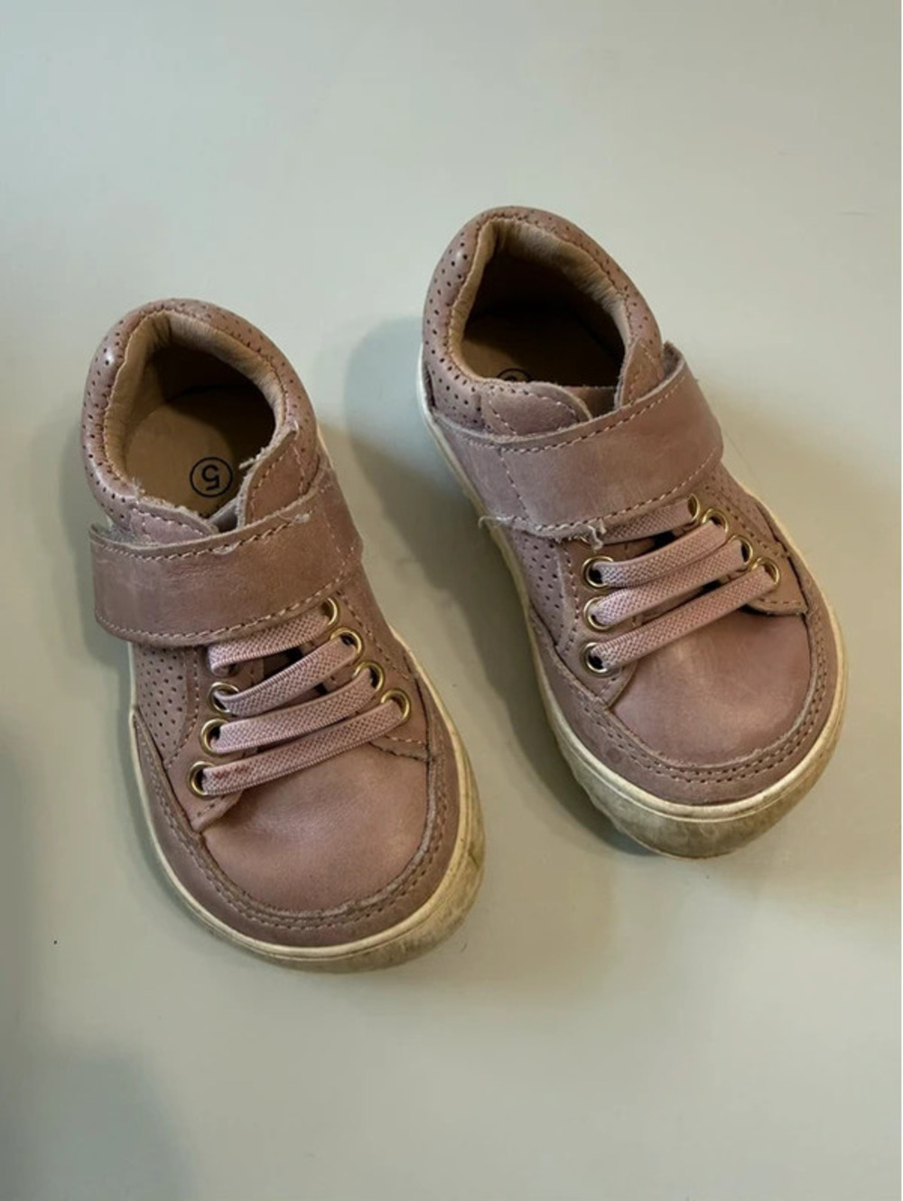 Little Love Bug Play Perfect Low Top Tennis Shoes Size 5
